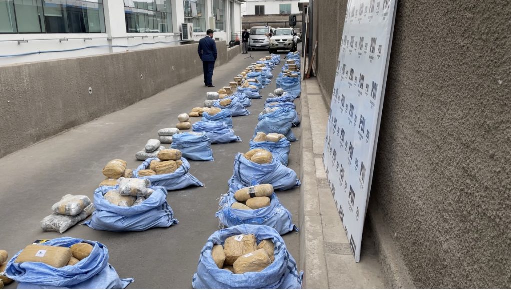 28F89DFD-1857-4A9D-89E4-FE4119DE24F6