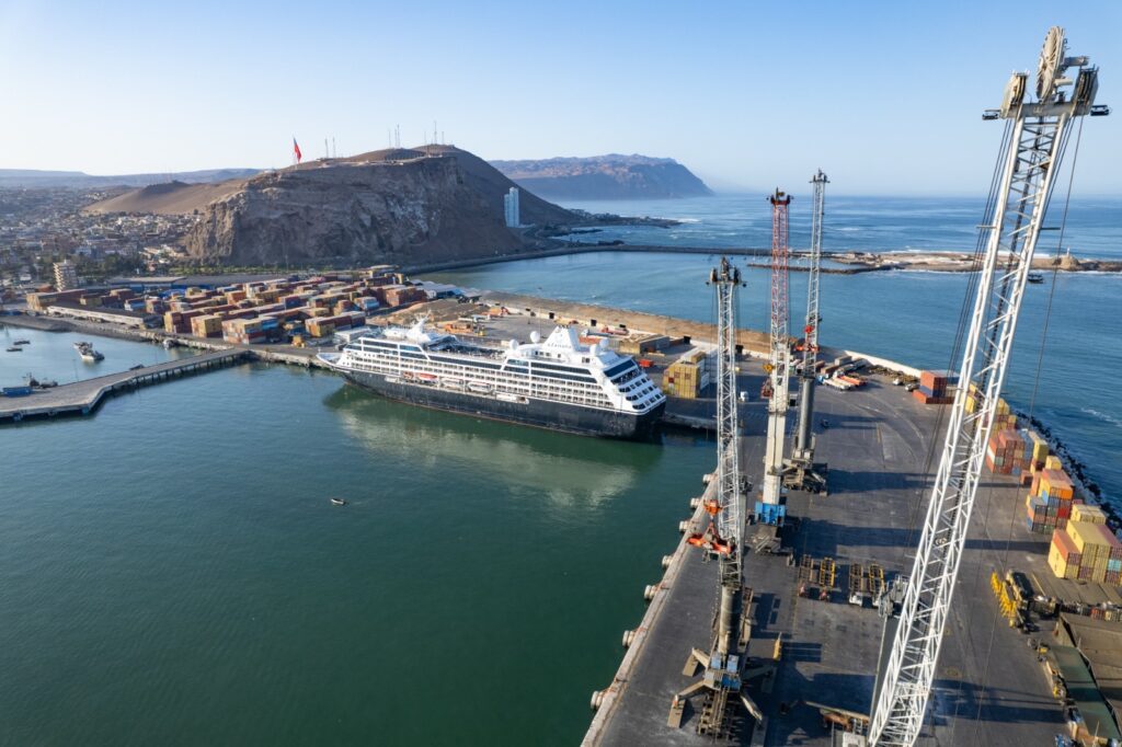 Más de 700 turistas del Crucero Azamara conocieron los atractivos de Arica y Parinacota