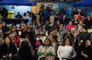 Cabildo en las alturas: alcalde y funcionarios municipales responden demandas de vecinos del cerro La Cruz