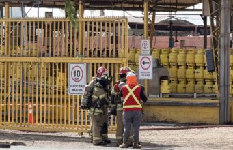 Fuga de gas en planta Lipigas obliga a evacuar dos establecimientos educacionales en Arica