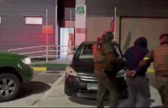 Carabineros detiene a dos sujetos por contrabando de vehículos en la Frontera con Bolivia