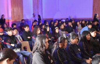 Universidad de Tarapacá articula la investigación científica y territorial con escolares en inédita jornada de Congreso Futuro Comunal