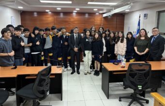 Alumnos del Junior College conocen la labor del Tribunal Oral de Arica