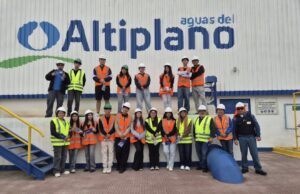 Futuros ingenieros comerciales conocieron operación de Planta Lluta