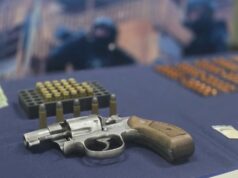 PDI Arica detuvo a dos imputados por microtráfico en las cercanías de establecimiento educacional: se incautaron armas, munición y drogas listas para su distribución